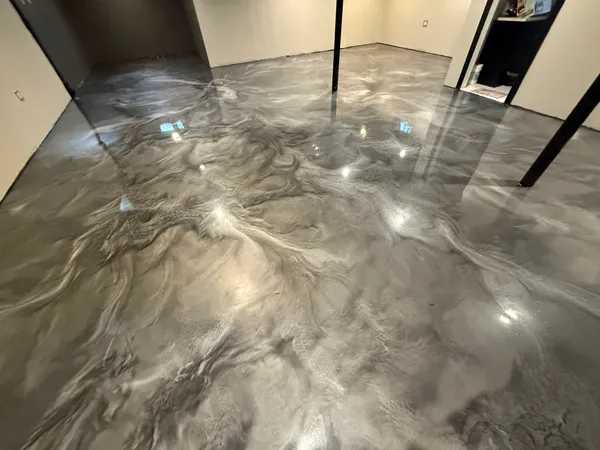 Completed metallic epoxy floor with marbled color movement